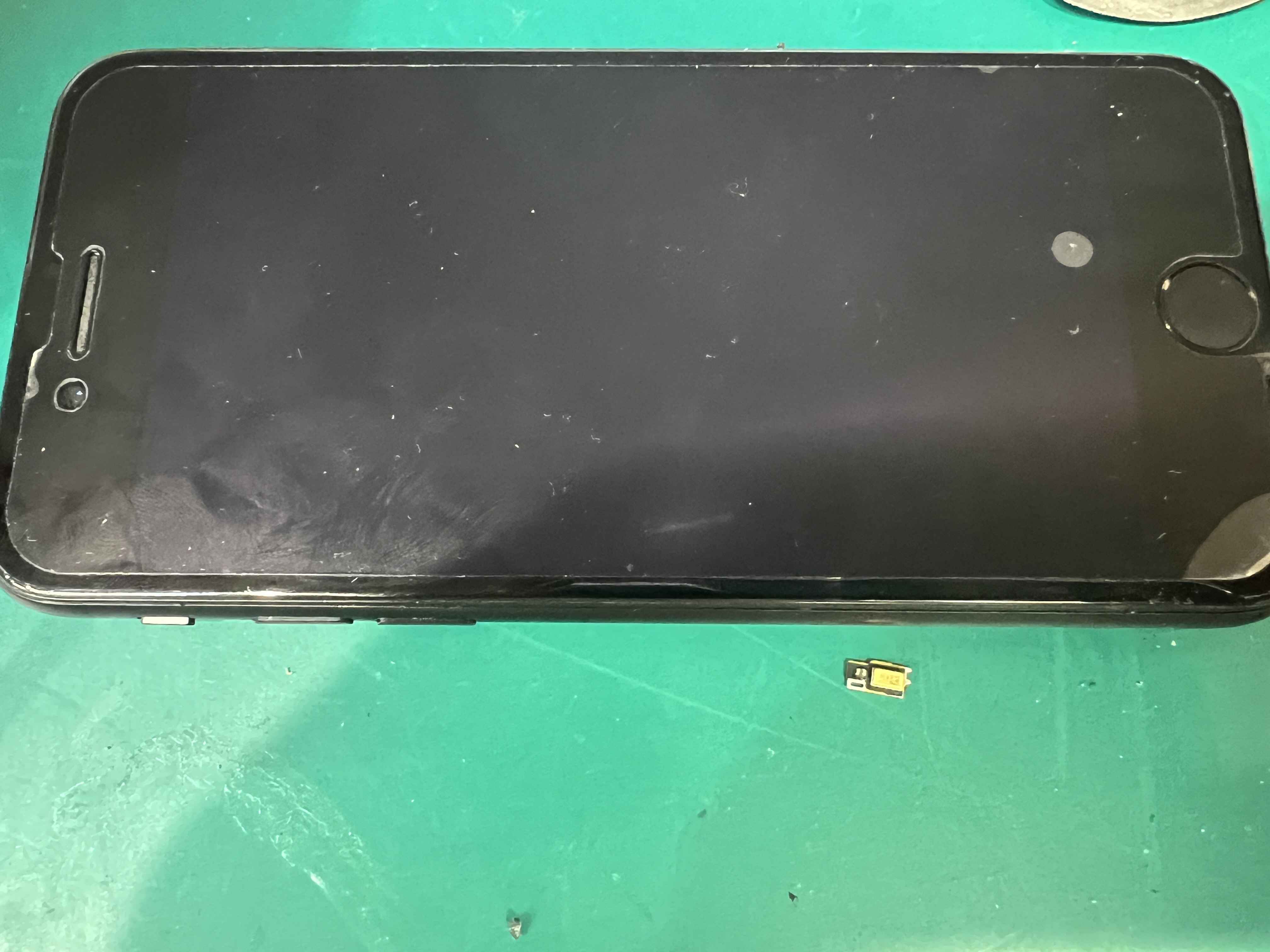 iPhoneSE2のマイクが壊れてる！電話で相手に声が聞こえません。